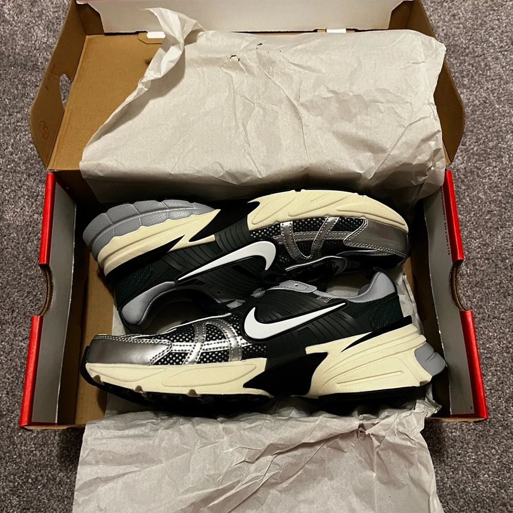 Nike V2K Run Vintage Green Men’s Size 8.5 Women’s Size 10